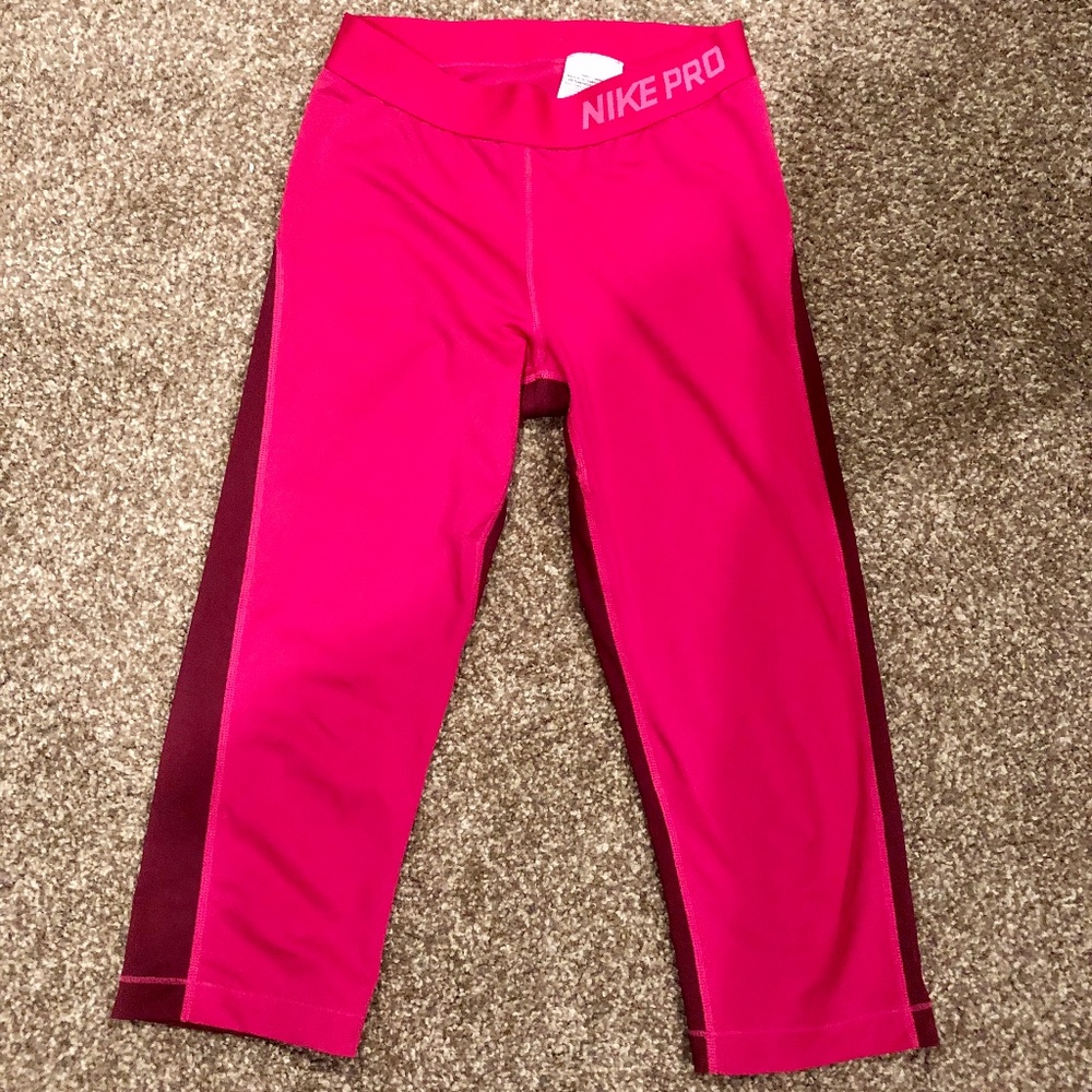 Nike Pro Women's Crops Medium Pink